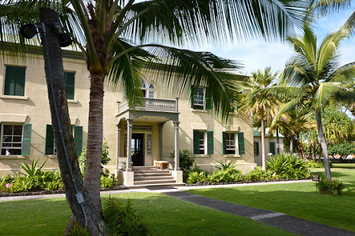 Hulihe'e Palace featured on our Hawaii wedding venue guide