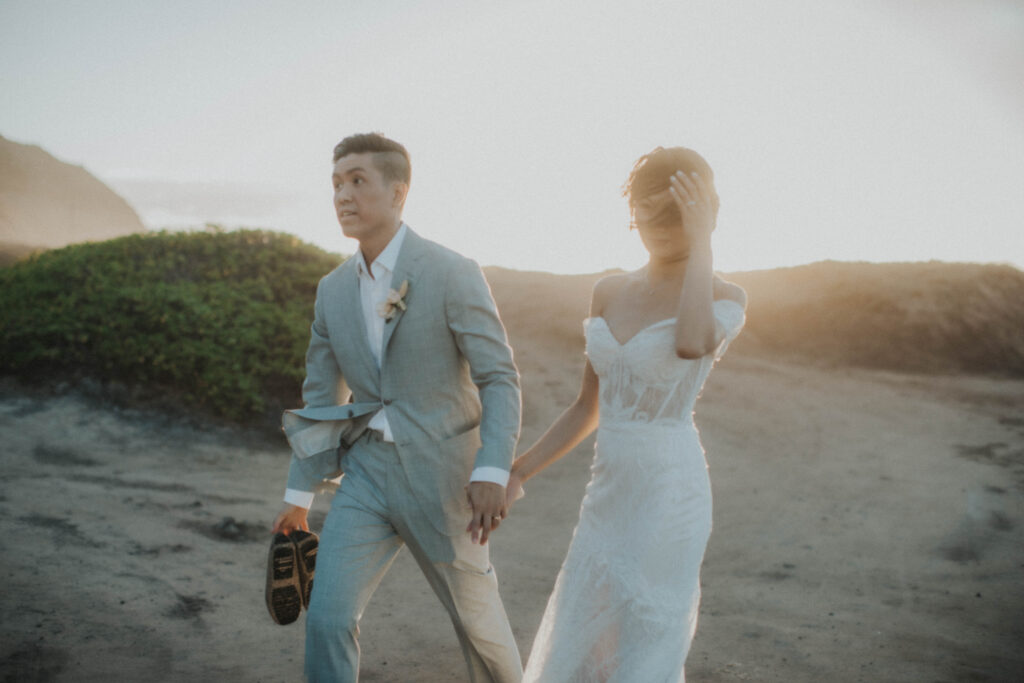 Guide to Eloping in O'ahu, Hawaii and learn how to elope in Hawaii with Two Tides Photography