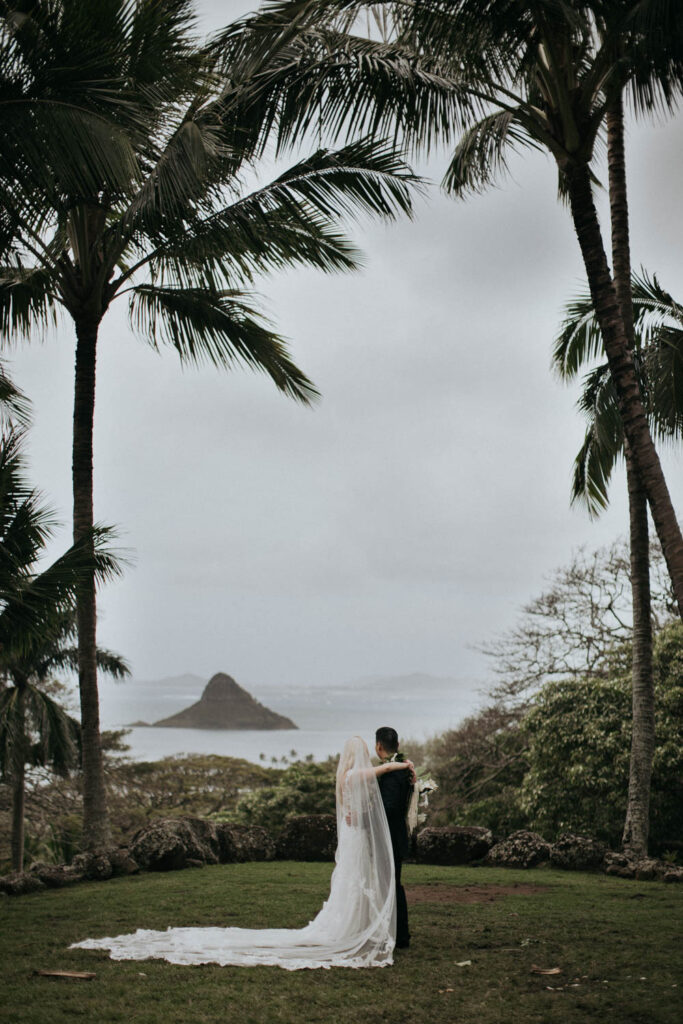 Guide to Eloping in O'ahu, Hawaii and learn how to elope in Hawaii with Two Tides Photography